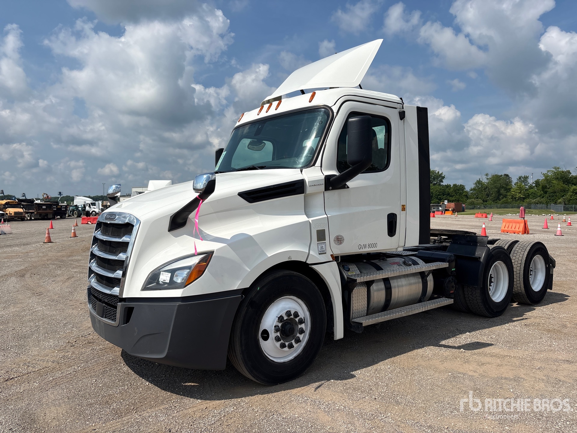 2020 Freightliner Cascadia 126 6x4 T/A Day Cab Truck Tractor