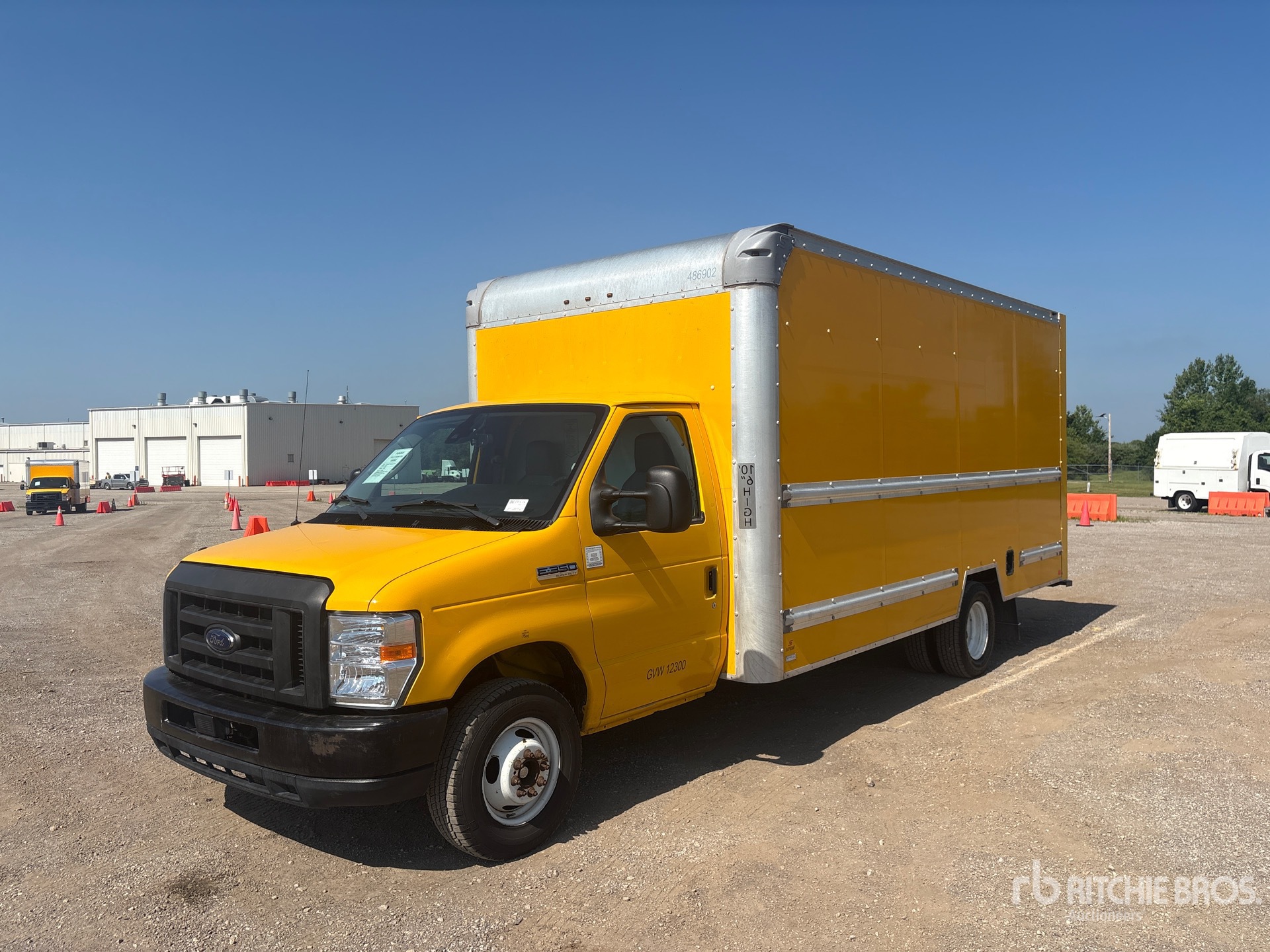 2022 Ford E-350 4x2 Van Truck