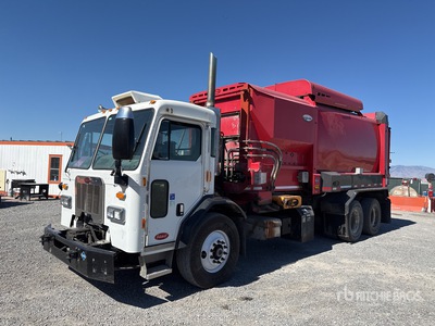 2016 Peterbilt 320 6x4 Side Loader Camión recolector de residuos