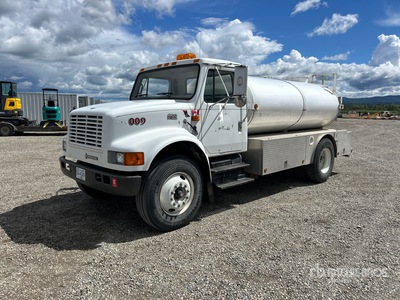 1997 International 4900 4x2 Tanker Truck