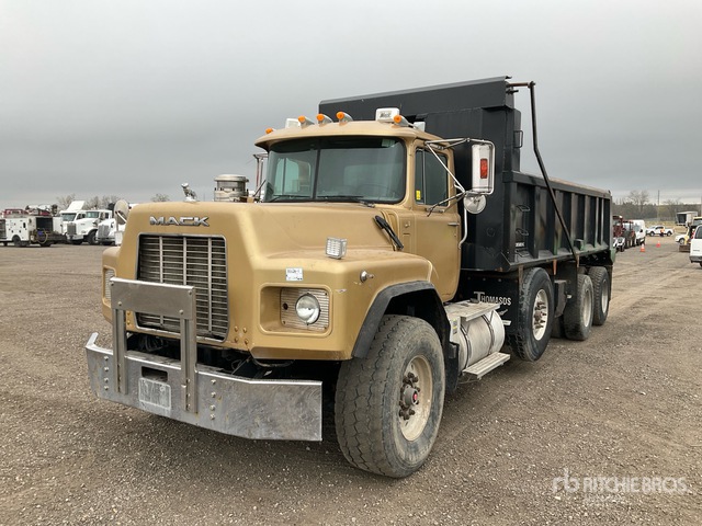 Mack Rb688s 2002 Mack RB688S 8x4 Tri/A Dump Truck | Ritchie Bros. Auctioneers