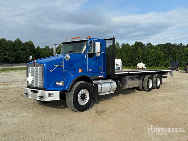 2018 Kenworth T800 6x4 Flatbed Truck