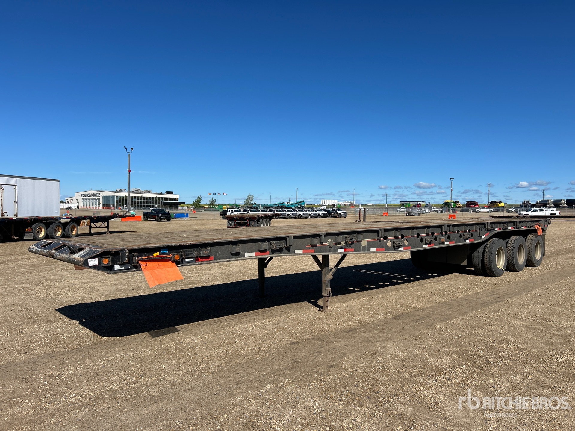 2007 Doepker 48 ft Tri/A Flatbed Oilfield Trailer