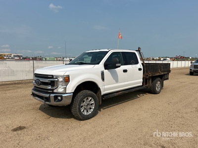 2021 Ford F-350 XLT 4x4 Crew Cab Flatbed Truck