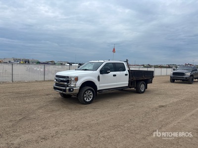 2021 Ford F-350 XLT 4x4 Crew Cab Flatbed Truck