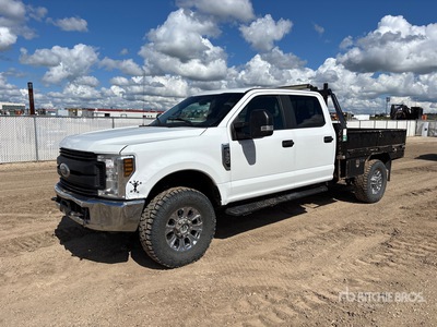 2018 Ford F-350 XL 4x4 Crew Cab Flatbed Truck