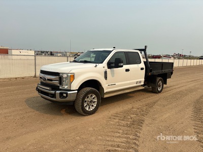 2017 Ford F-350 XLT 4x4 Crew Cab Flatbed Truck