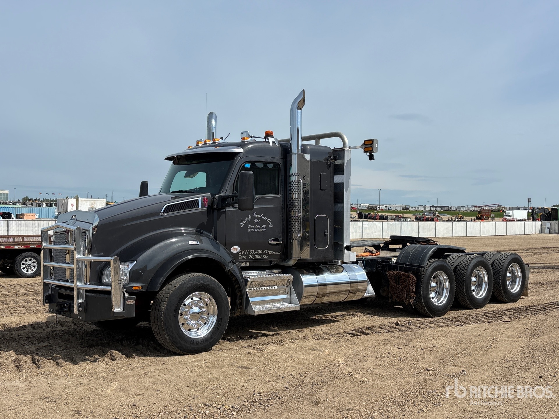 2026 Kenworth T880 8x6 Logging Tri/A Sleeper Truck Tractor