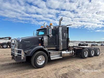 2013 Kenworth 8x6 Sleeper Winch Truck