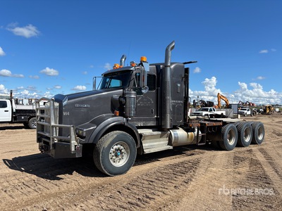 2013 Kenworth 8x6 Sleeper Winch Truck