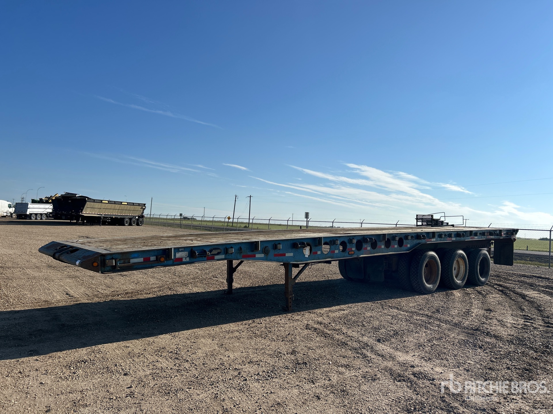 2007 Scona 43 ft Tri/A Flatbed Oilfield Trailer