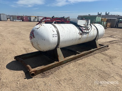 2002 Maxfield 1000 gal Skid Mounted Steel Propane タンク