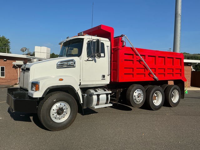 2016 Western Star 4700SF 8x4 Tri/A Dump Truck