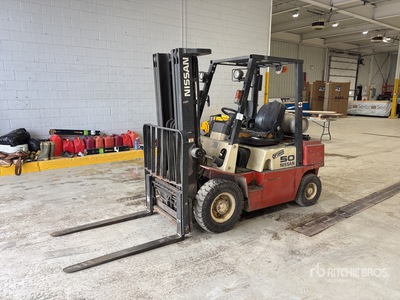 2000 Nissan 50 Optimum 4000 lb Pneumatic Tire Forklift