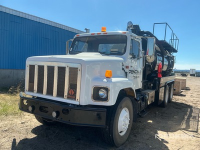 1991 International 2674 6x4 Vacuum Tanker Truck
