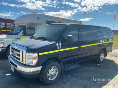 2013 Ford Econoline E-350 Super Duty 7 Passenger Van