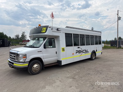2016 Ford E-450 Super Duty 4x2 28-Seat Mini Bus