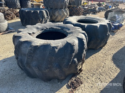 Quantity of (2) Firestone 35.5-32 إطارات المعدات