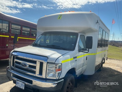 2009 Ford E-350 4x2 17-Seat Crew Carrier Bus
