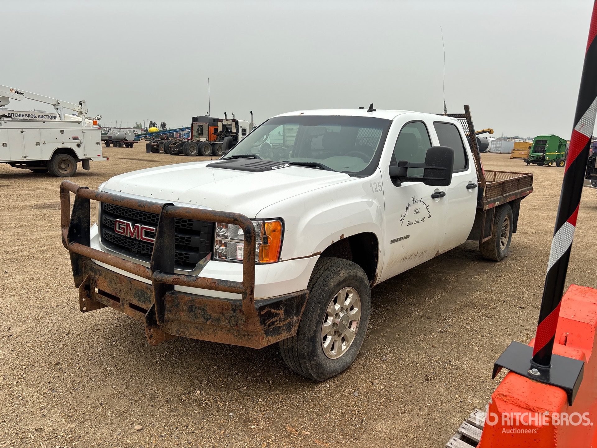 2012 GMC 3500HD 4x4 Crew Cab Flatbed Truck