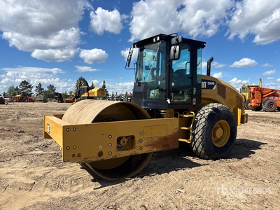 2017 Cat CS-64B Compacteur à tambour lisse