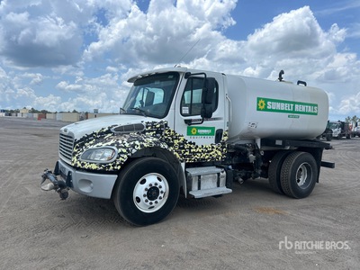 2019 Freightliner M2 106 2000 gal 4x2 Camion à eau
