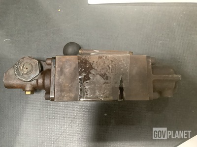 Parker-Hannifin 2CX946 Four-Way Valve Assembly