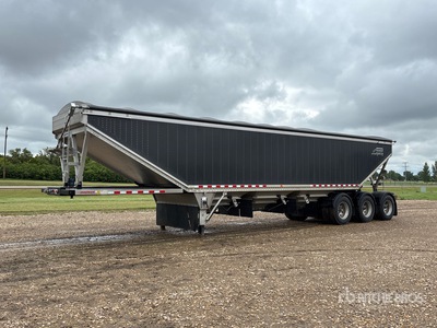 2024 Doepker Legacy 45 ft Tri/A Grain Trailer