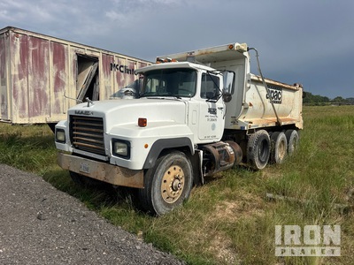 1994 Mack RD690S 8x4 Tri/A Dump Truck