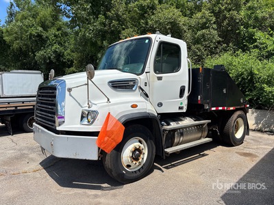2017 Freightliner 114SD 4x2 Toter Truck