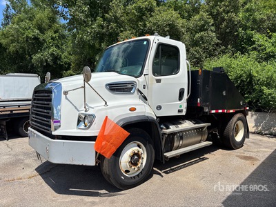 2017 Freightliner 114SD 4x2 Toter Truck