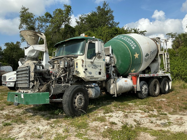 2015 Mack GU813 8x4 Mixer Truck (Inoperable)