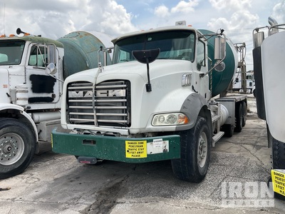 2016 Mack GU813 8x4 Camion hormigonera