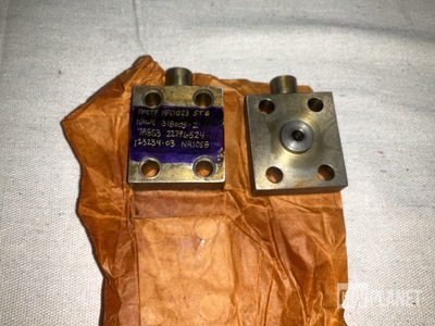 (2) 22796524 Steel Flanges