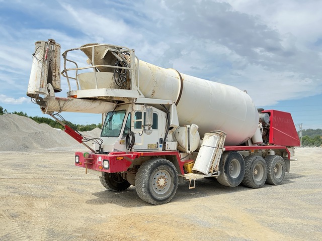 2004 Oshkosh S-2346 8x6 Front Discharge Mixer Truck