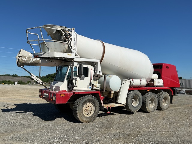 2014 Oshkosh 8x6 Front Discharge Mixer Truck