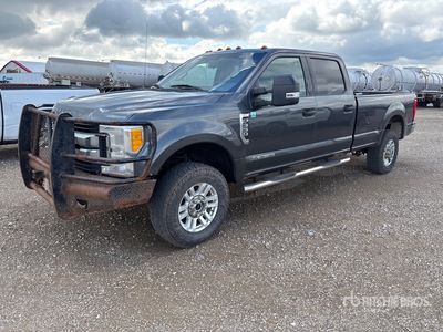 2017 Ford F-350 XLT 4x4 Crew Cab Pickup