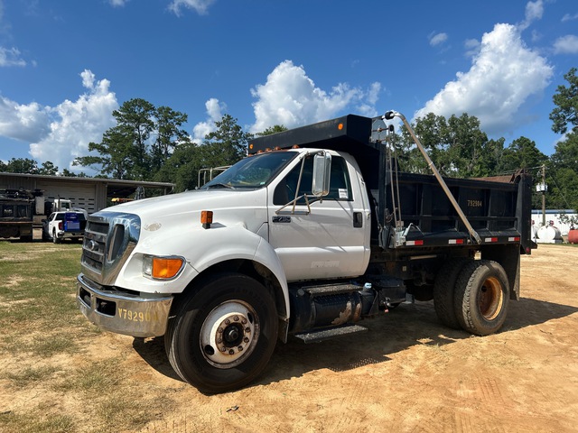 2013 Ford F-750 XL 4x2 S/A Dump Truck