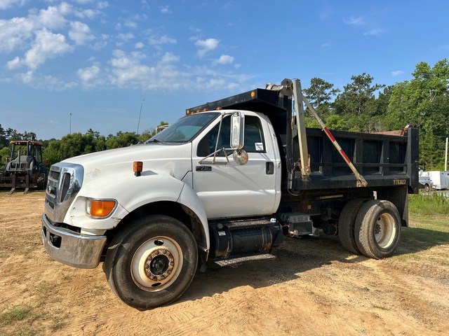 2013 Ford F-750 XL 4x2 S/A Dump Truck