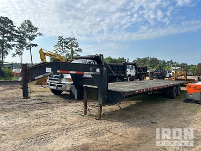 2005 36 ft T/A Gooseneck Flatbed Trailer
