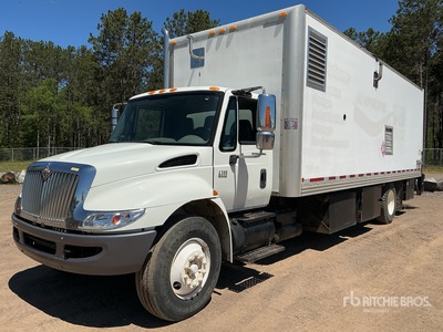 2004 International 4600 4x2 Van Truck