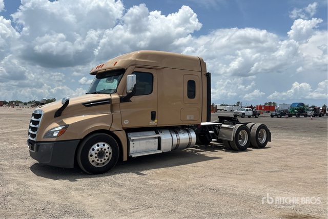 2020 Freightliner Cascadia 126 6x4 T/A Sleeper Truck Tractor