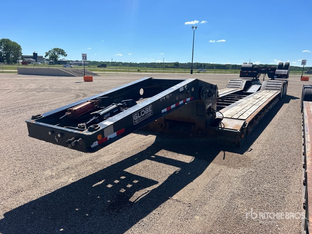 2014 Globe 55 ton Tri/A Removable Gooseneck Lowboy Trailer