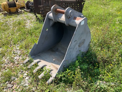 Geith 36 in Excavator Bucket