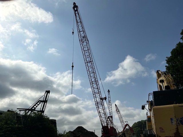 1991 Manitowoc 3900-W 140 ton Lattice-Boom Crawler Crane