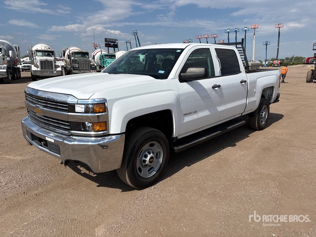 2015 Chevrolet Silverado 2500HD 4x4 Crew Cab Pickup