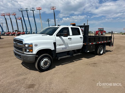 2020 Chevrolet Silverado 5500HD 4x4 Crew Cab Flatbed Truck
