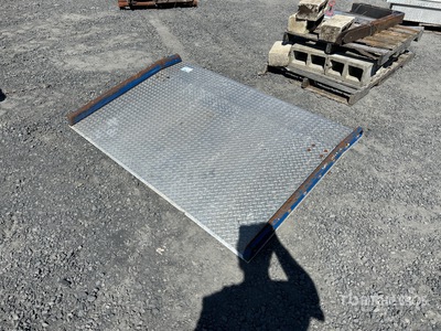 Loading dock ramp