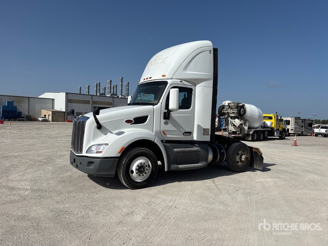2018 Peterbilt 579 4x2 S/A Day Cab Truck Tractor