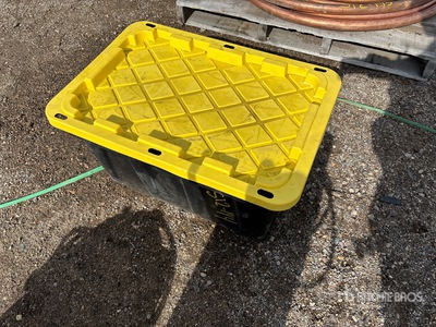 Quantity of (2) Pompe à carburant portable